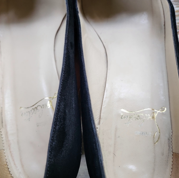 VINTAGE SUEDE PUMPS BY LOUIS VUITTON - Picture 7 of 9